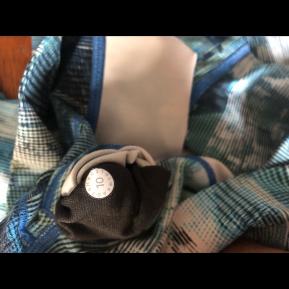 Lululemon Wunder Under Crops - Picture 3 of 4